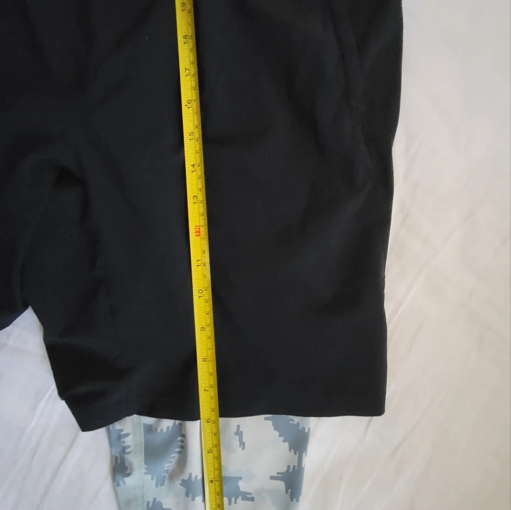 Under Armour shorts, size L‎